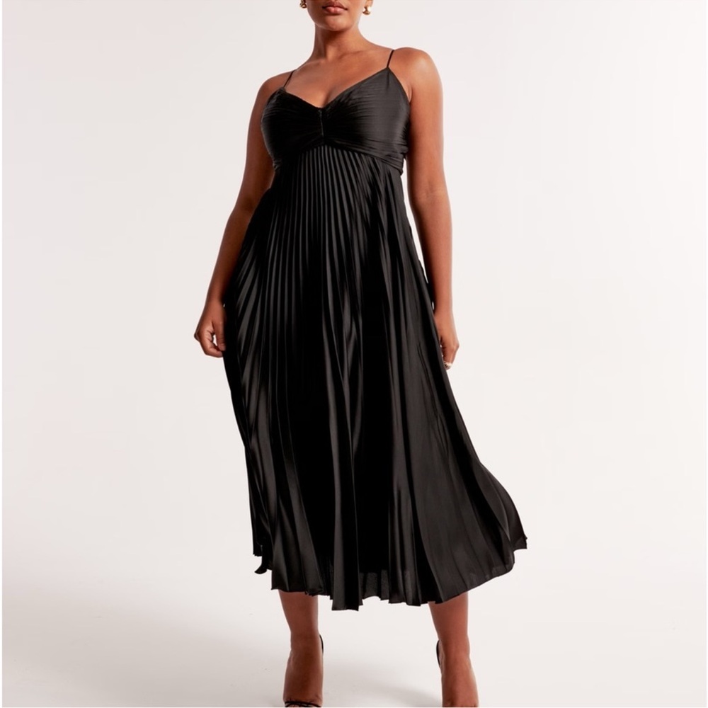 Abercrombie & Fitch | The A&F Giselle Pleated Maxi Dress Black - Picture 2 of 4